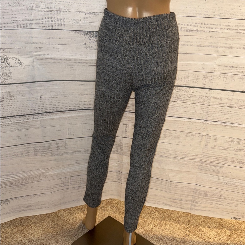 NWOT Gray Knit Leggings - Picture 8 of 8
